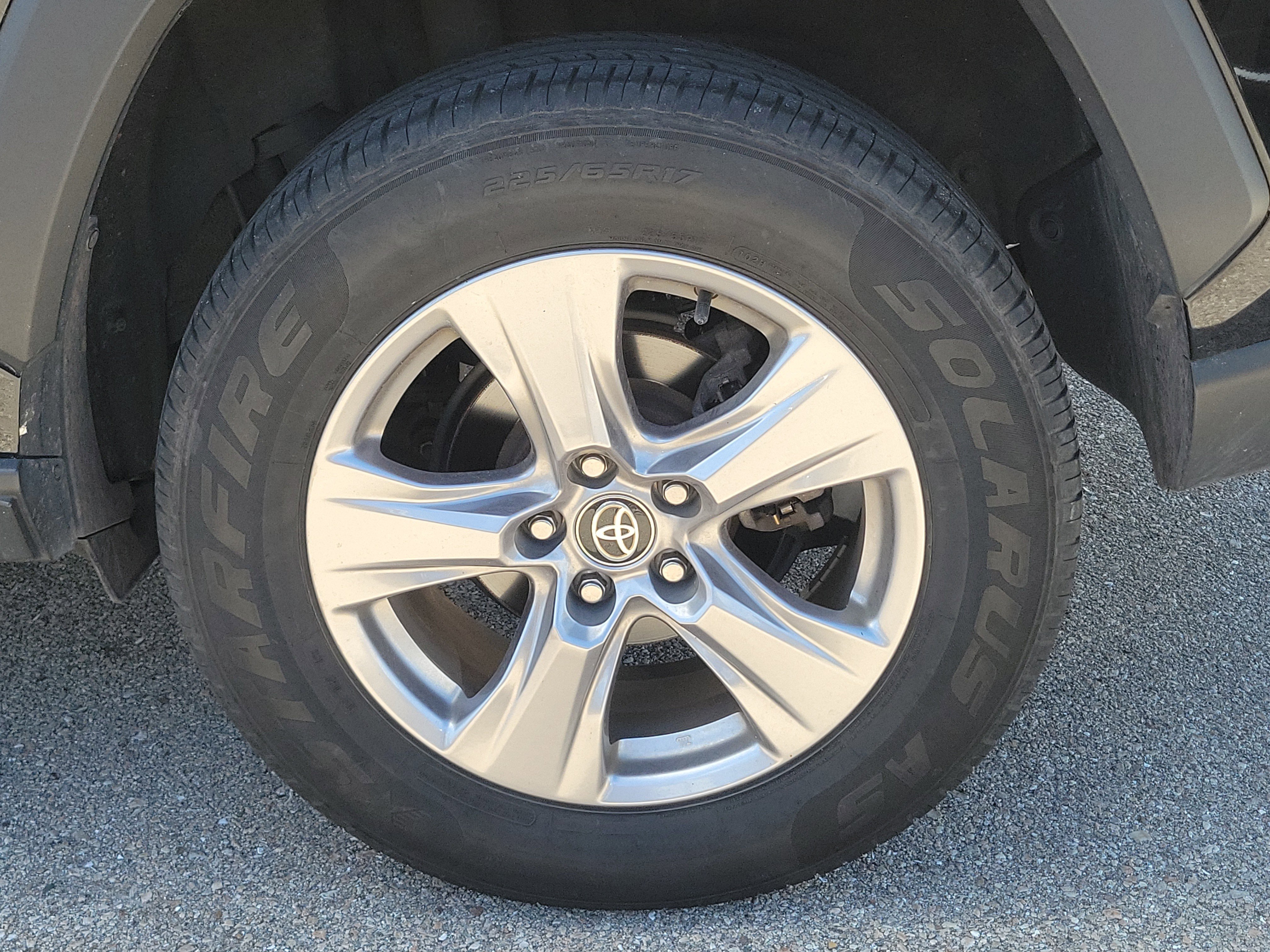Used 2023 Toyota RAV4 XLE AWD/4WD image 7