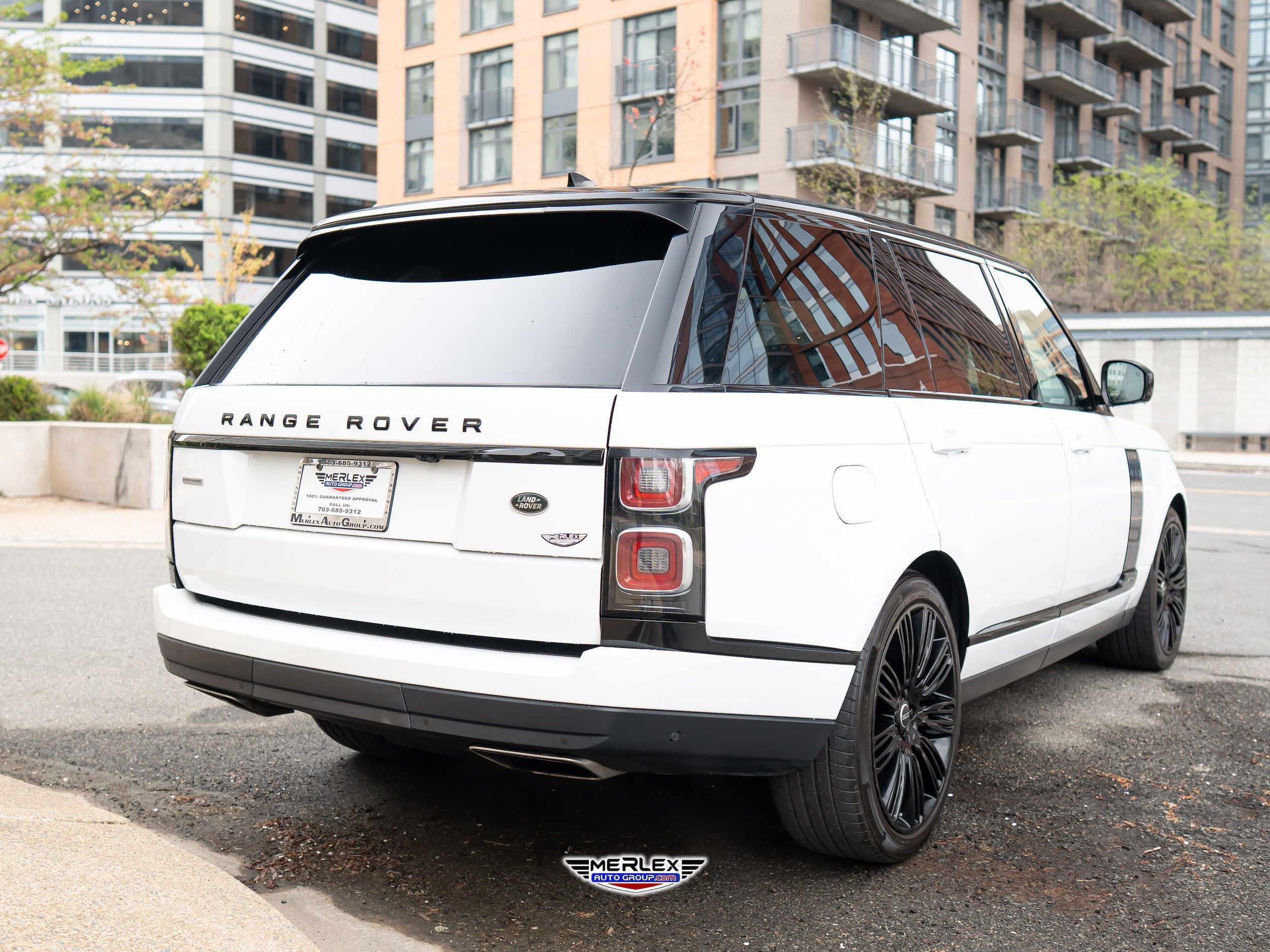 Used 2018 Land Rover Range Rover Long Wheelbase Supercharged AWD/4WD image 7