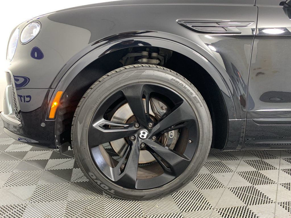 Used 2023 Bentley Bentayga AWD/4WD image 11