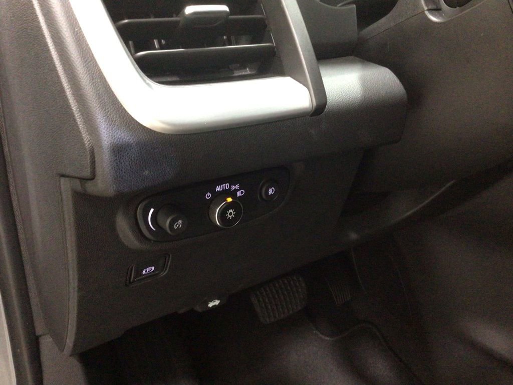 Used 2024 GMC Terrain SLT image 11