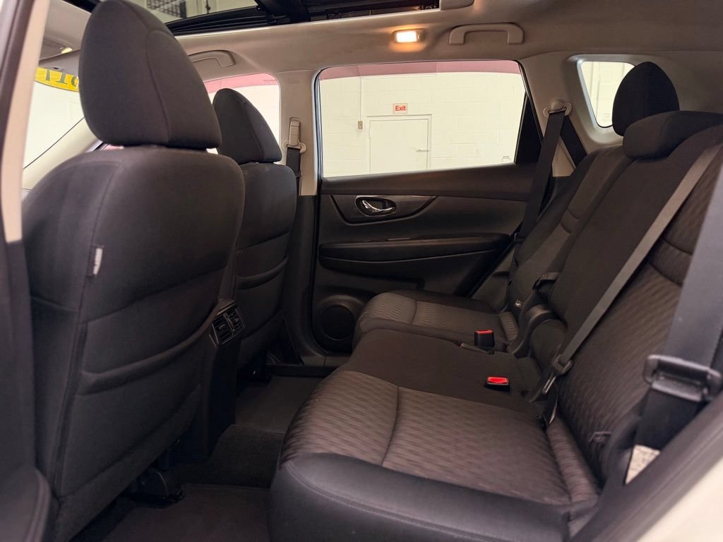 Used 2017 Nissan Rogue SV AWD/4WD image 24