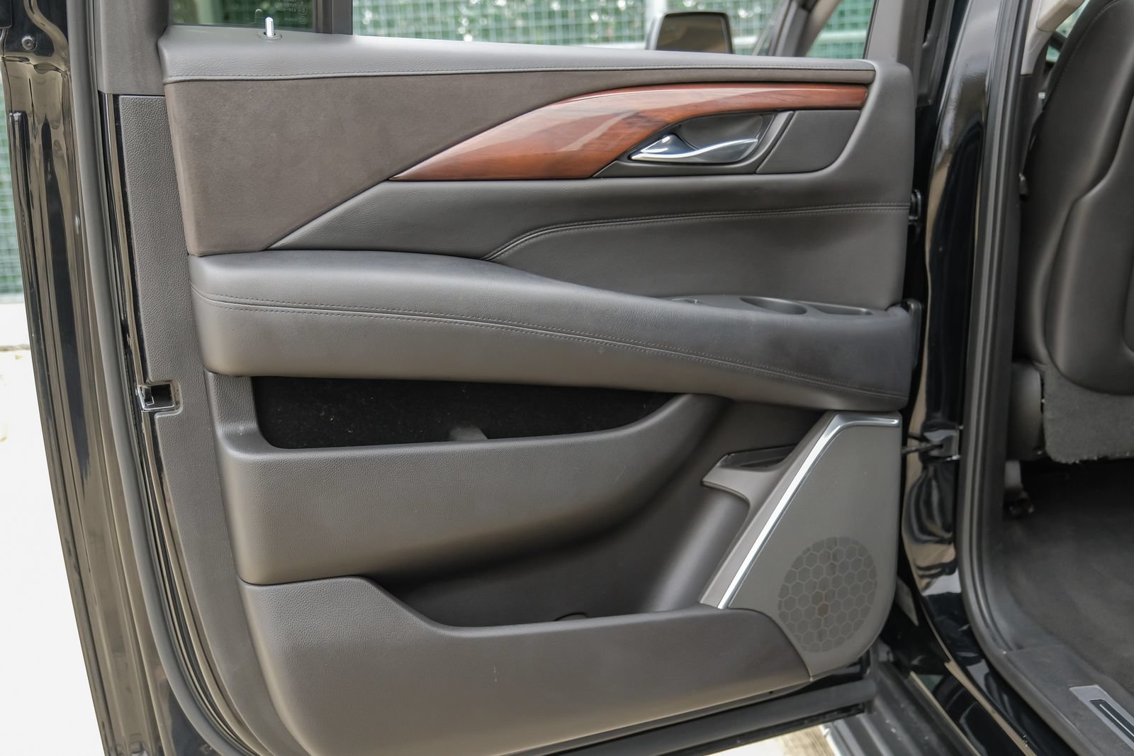 Used 2017 Cadillac Escalade ESV Luxury AWD/4WD image 48
