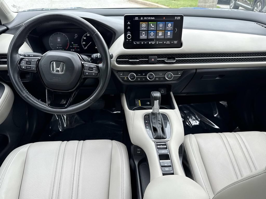 Certified 2025 Honda HR-V EX-L image 3