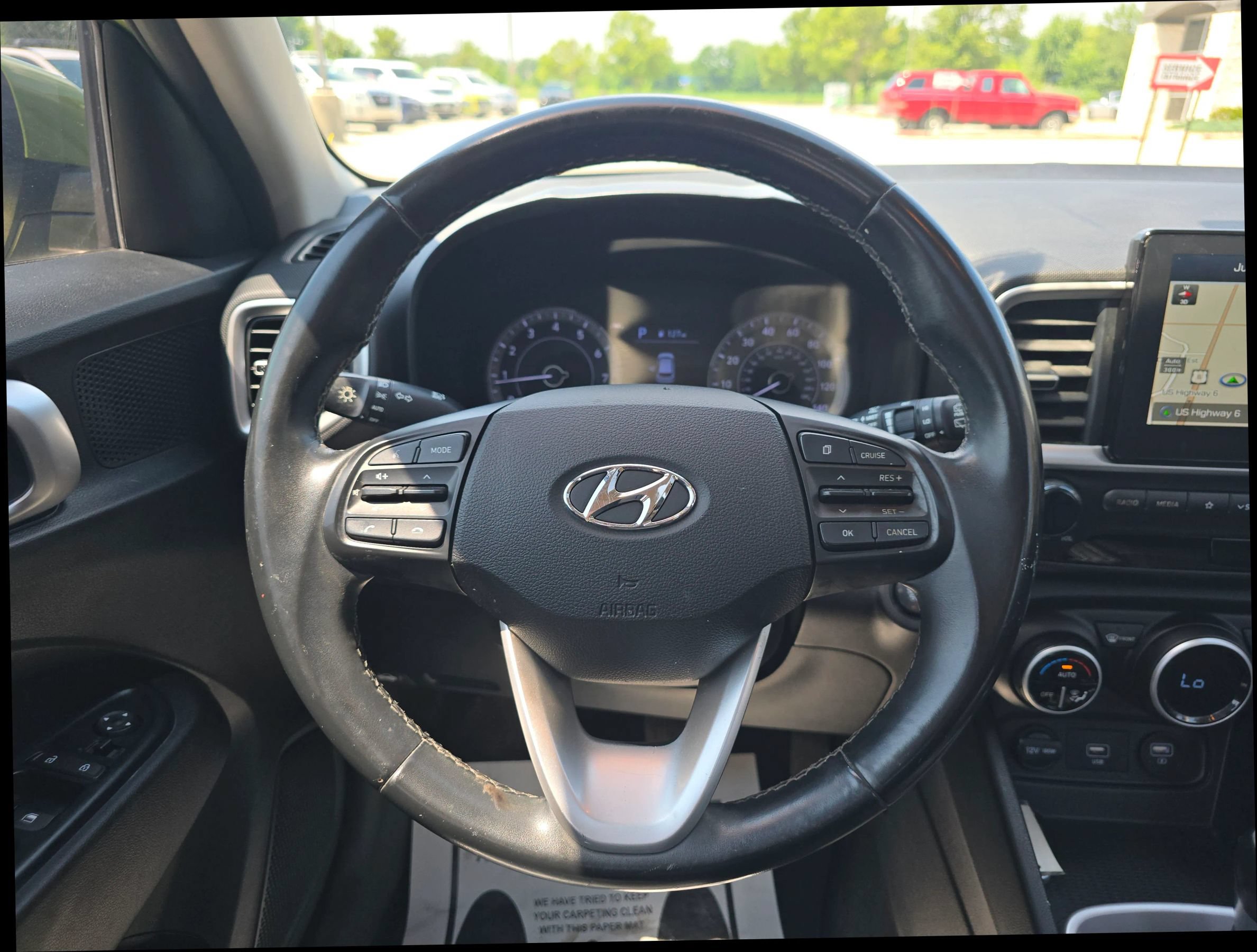Used 2020 Hyundai Venue SEL w/ Convenience + Premium Package FWD image 17