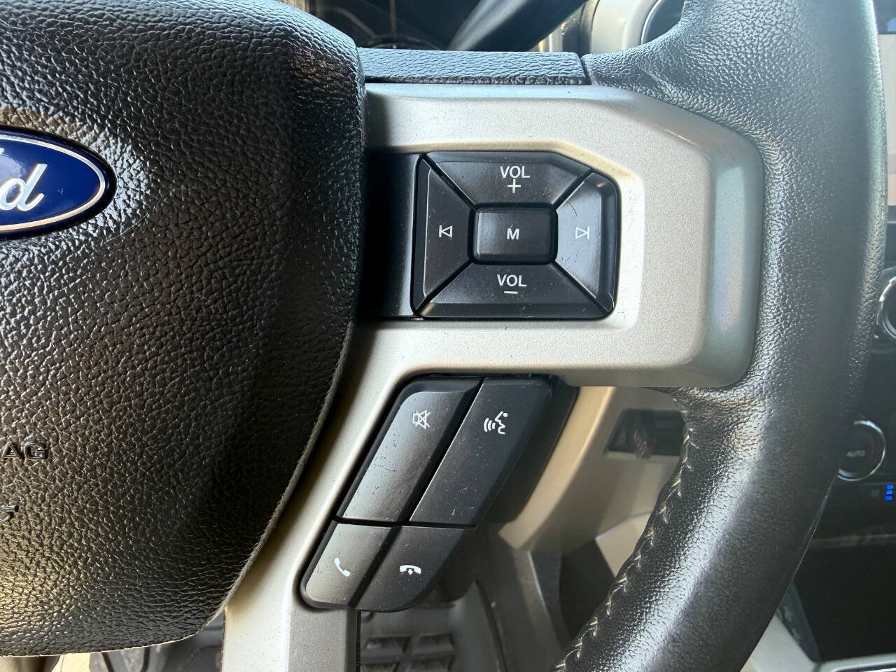 Used 2019 Ford F350 Lariat w/ Lariat Value Package AWD/4WD image 24