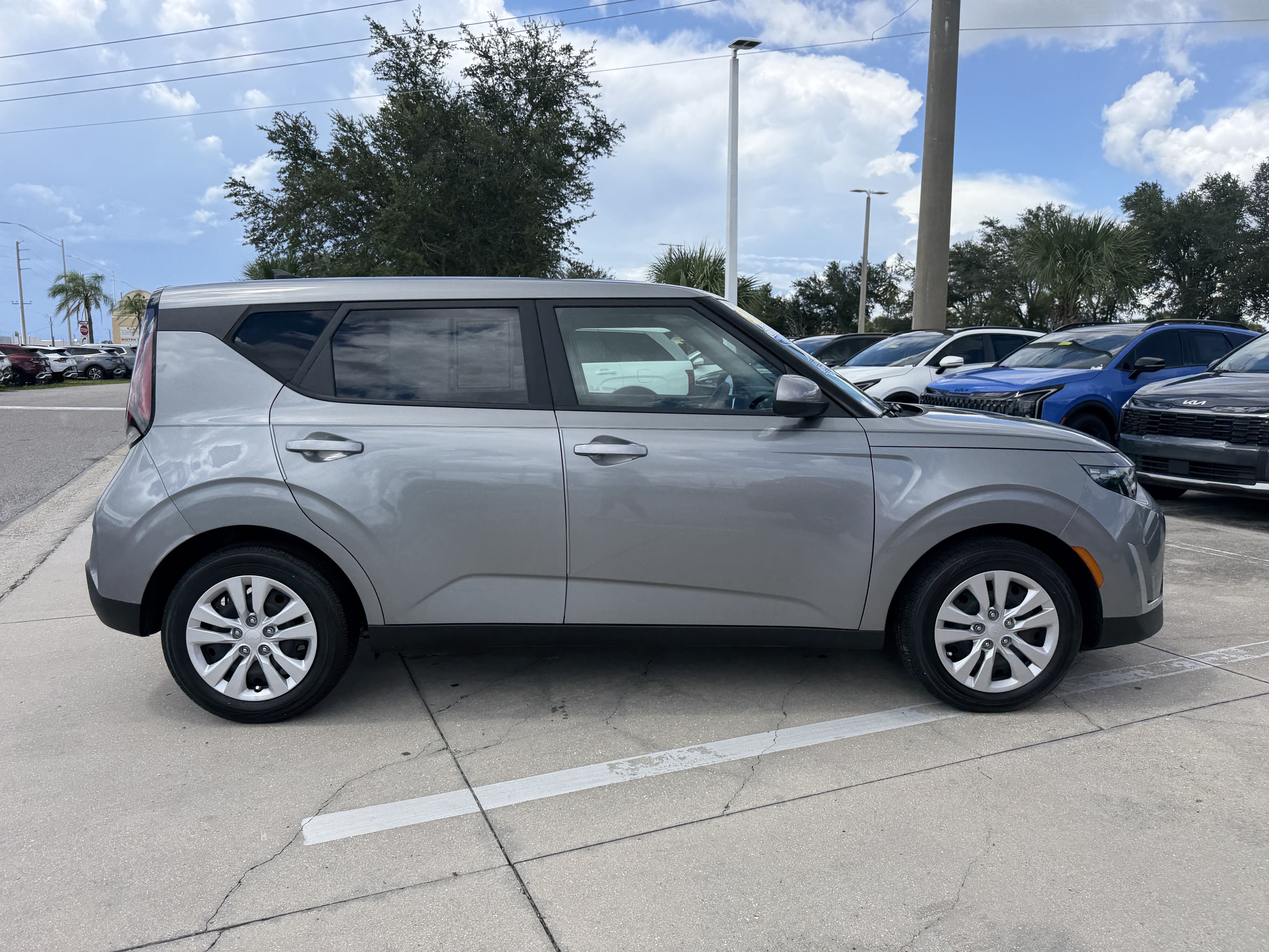 Certified 2023 Kia Soul LX FWD image 3