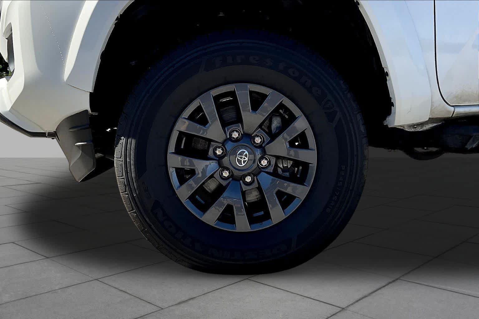Used 2023 Toyota Tacoma SR5 RWD image 11