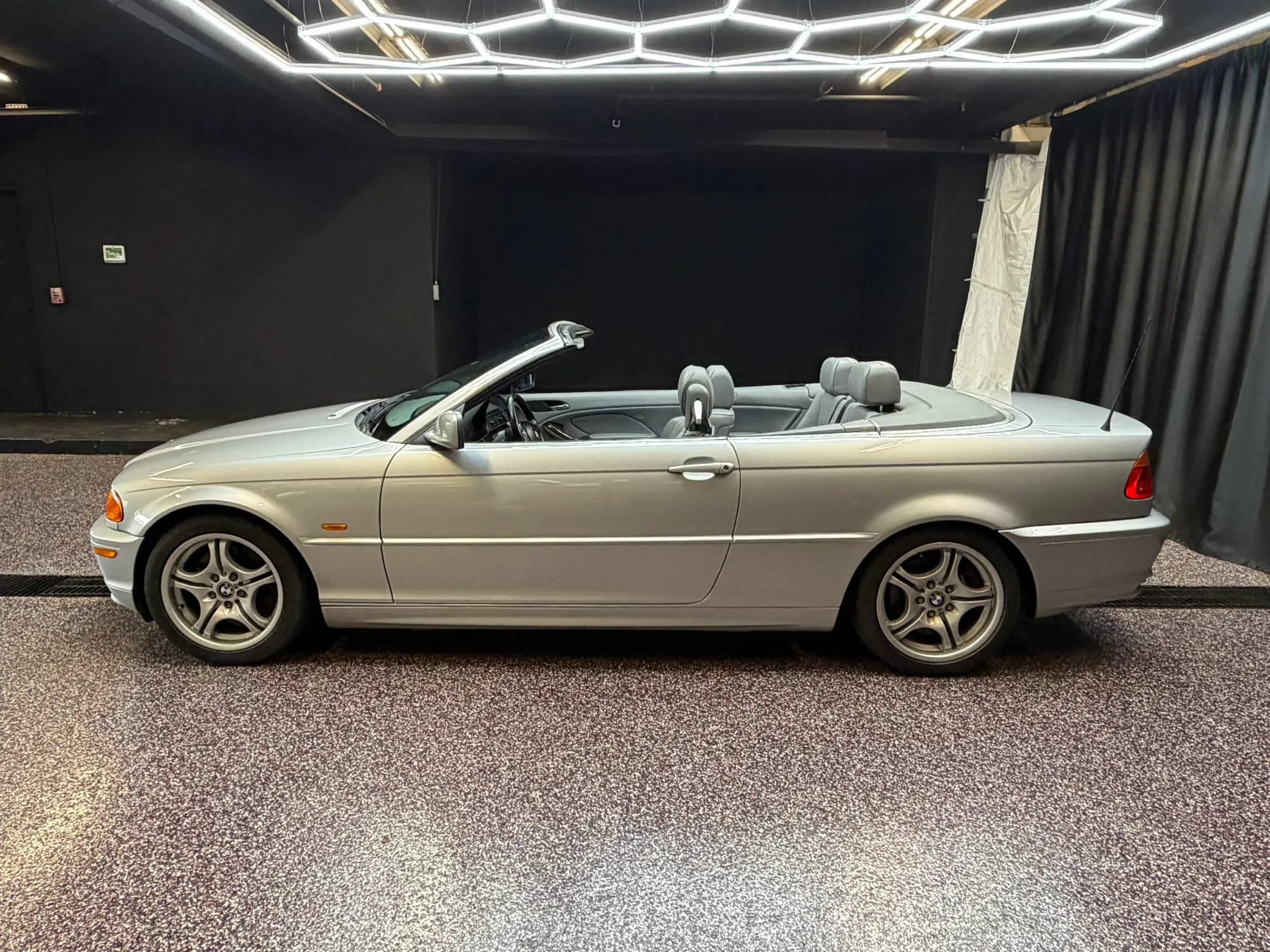 Used 2001 BMW 330Ci Convertible RWD image 4