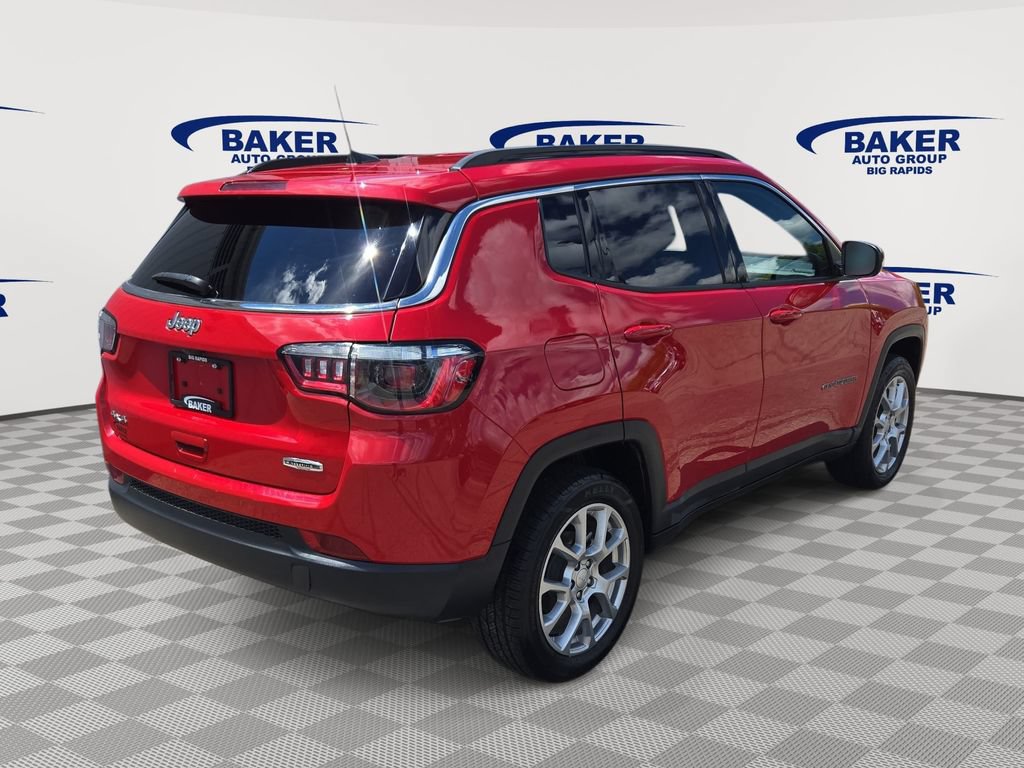 Used 2023 Jeep Compass Latitude AWD/4WD image 3