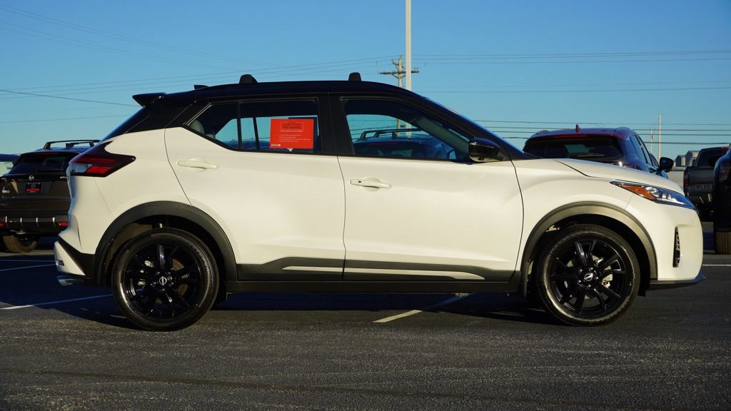 Used 2024 Nissan Kicks SR w/ SR Premium Package image 4