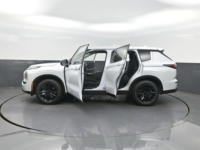 New 2026 Mitsubishi Outlander ES FWD image 33