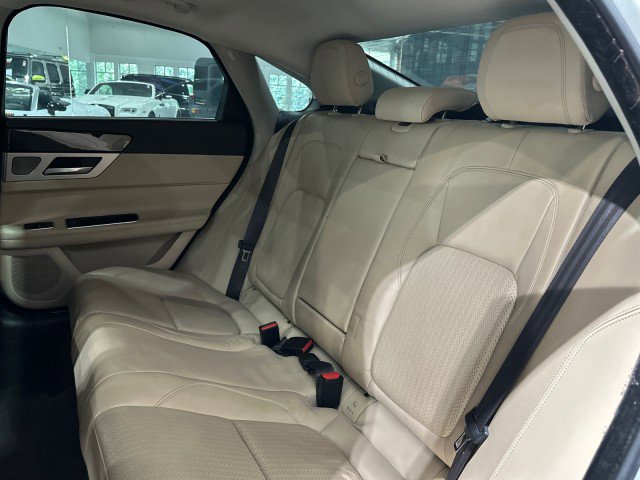 Used 2017 Jaguar XF Prestige AWD/4WD image 34