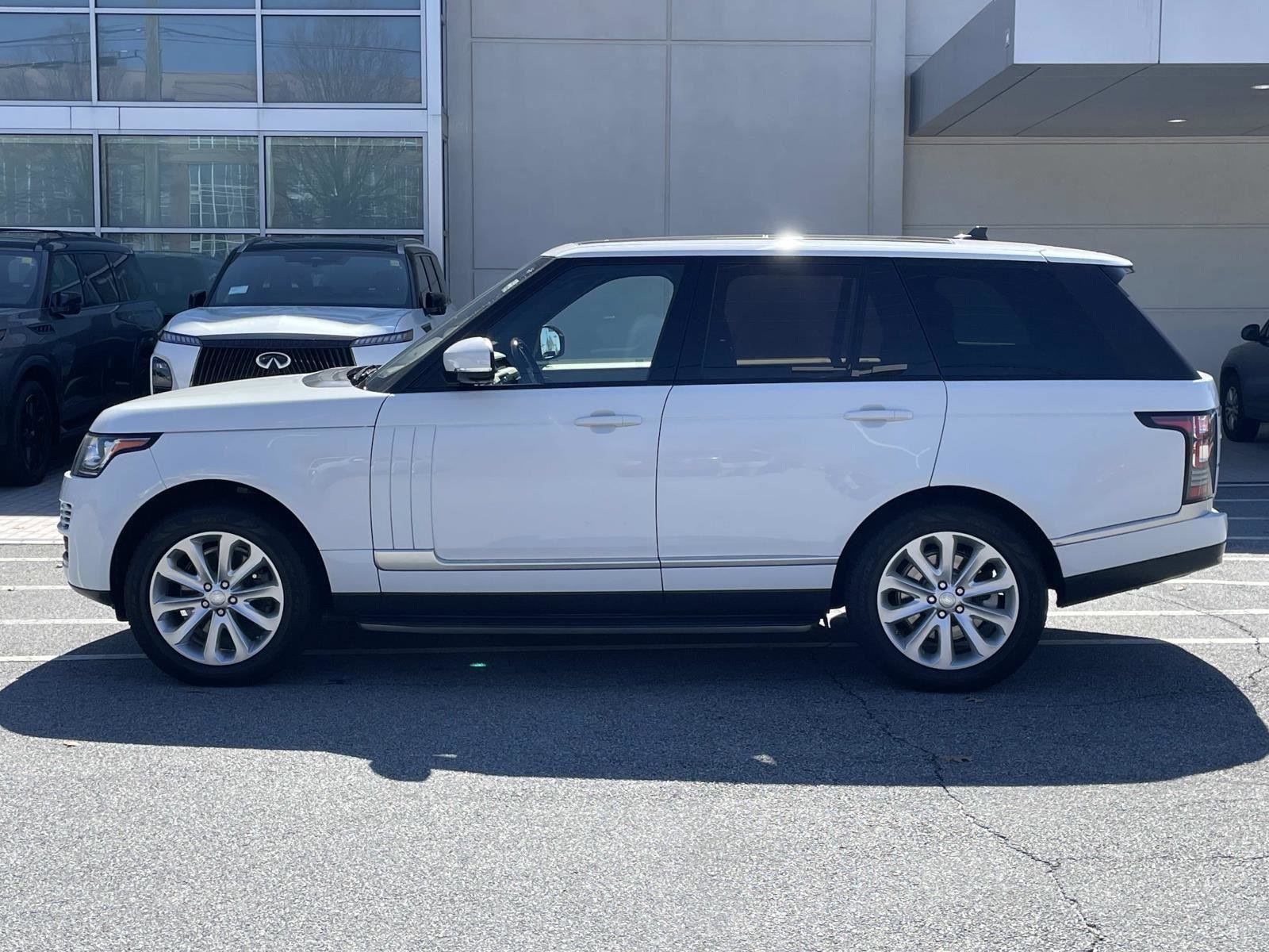 Used 2016 Land Rover Range Rover HSE image 2