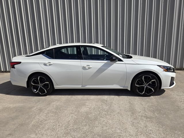 Used 2025 Nissan Altima 2.5 SR w/ SR Premium Package FWD image 5