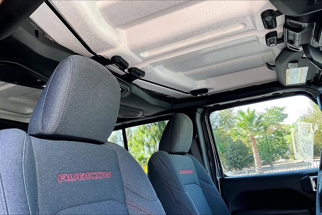 Used 2025 Jeep Wrangler Unlimited Rubicon w/ Convenience Group AWD/4WD image 14