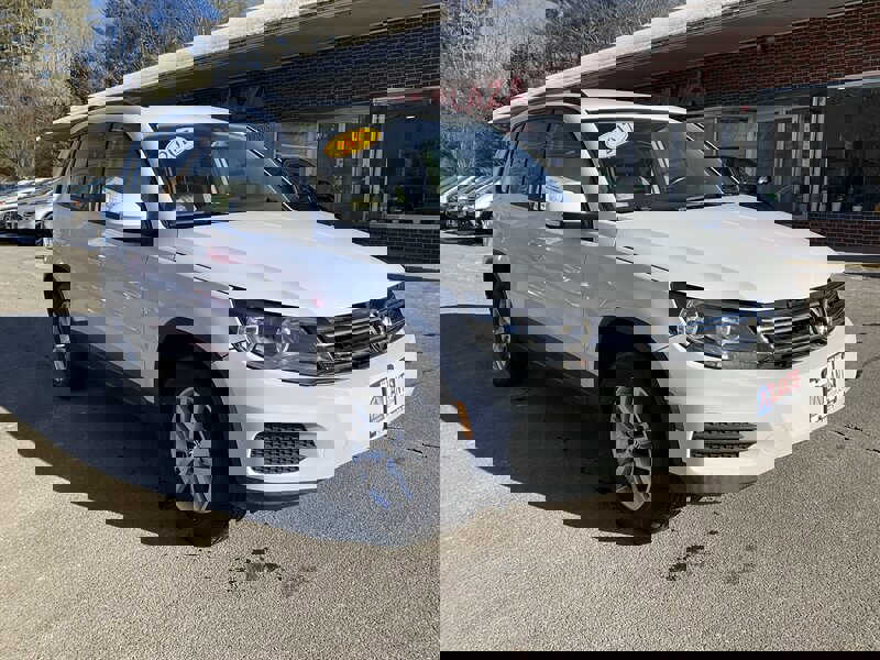 Used 2017 Volkswagen Tiguan S image 3