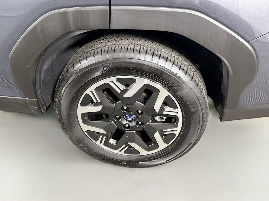 Certified 2025 Subaru Forester Premium AWD/4WD image 36