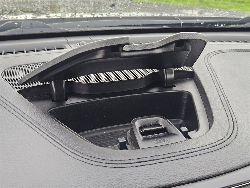 Certified 2021 Jeep Cherokee Latitude Lux w/ Trailer Tow Group image 27