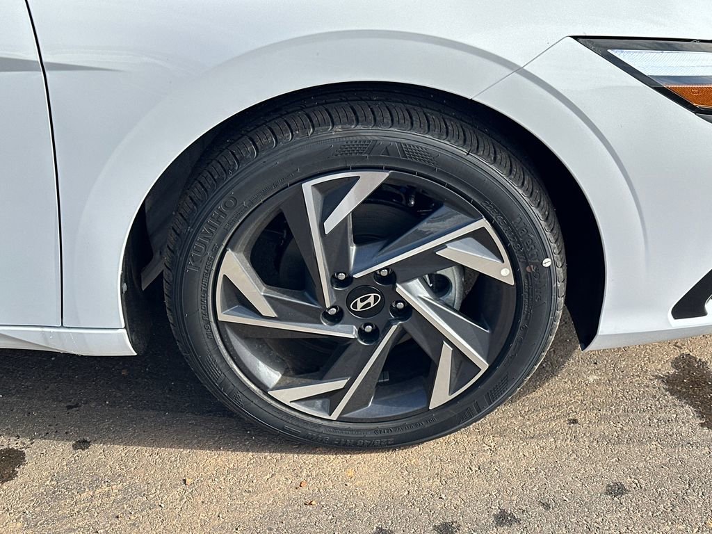 New 2025 Hyundai Elantra Sport image 12