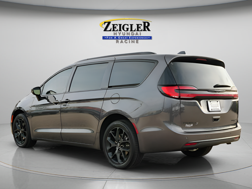 Used 2023 Chrysler Pacifica Limited w/ S Appearance Package AWD/4WD image 7