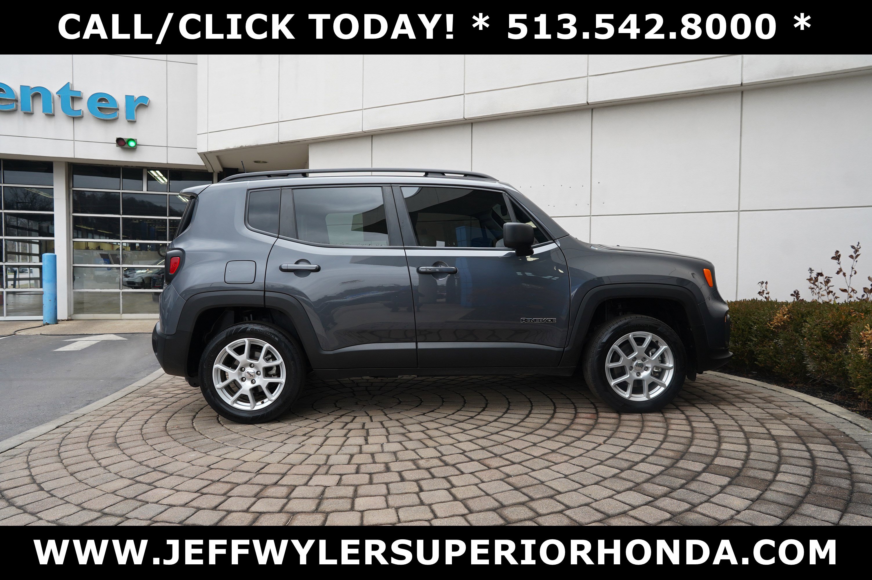 Used 2022 Jeep Renegade Latitude w/ Convenience Group image 2