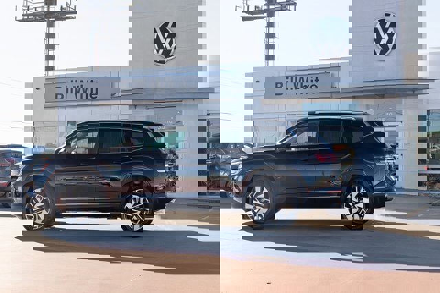 New 2025 Volkswagen Atlas SEL image 3
