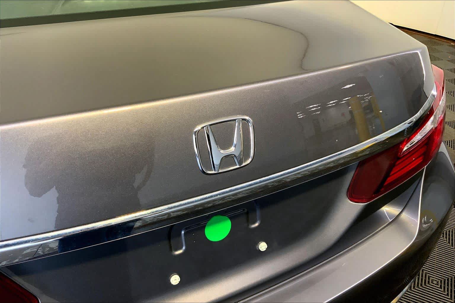 Used 2017 Honda Accord EX-L image 33