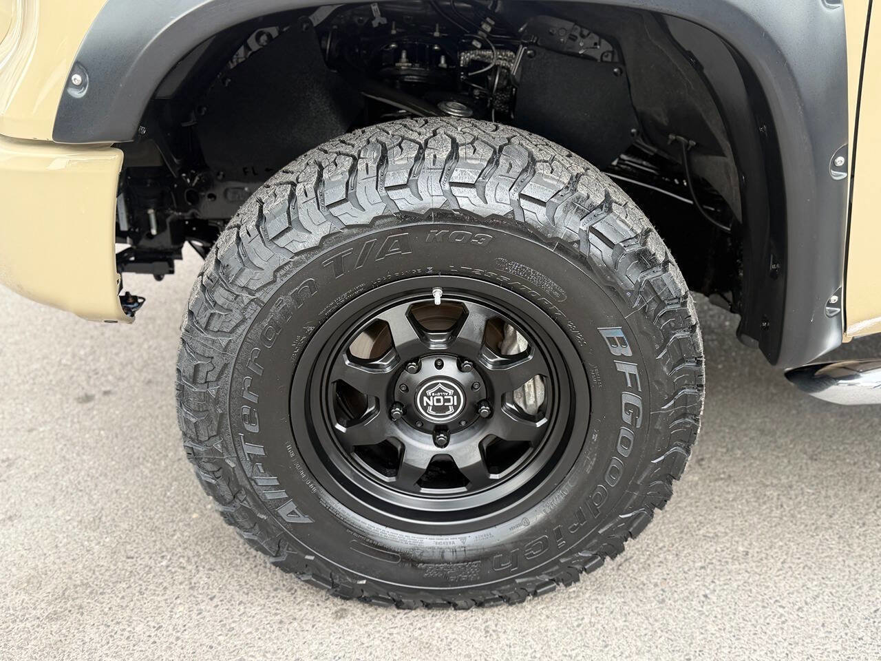 Used 2017 Toyota Tundra Limited w/ Limited Premium Package AWD/4WD image 60