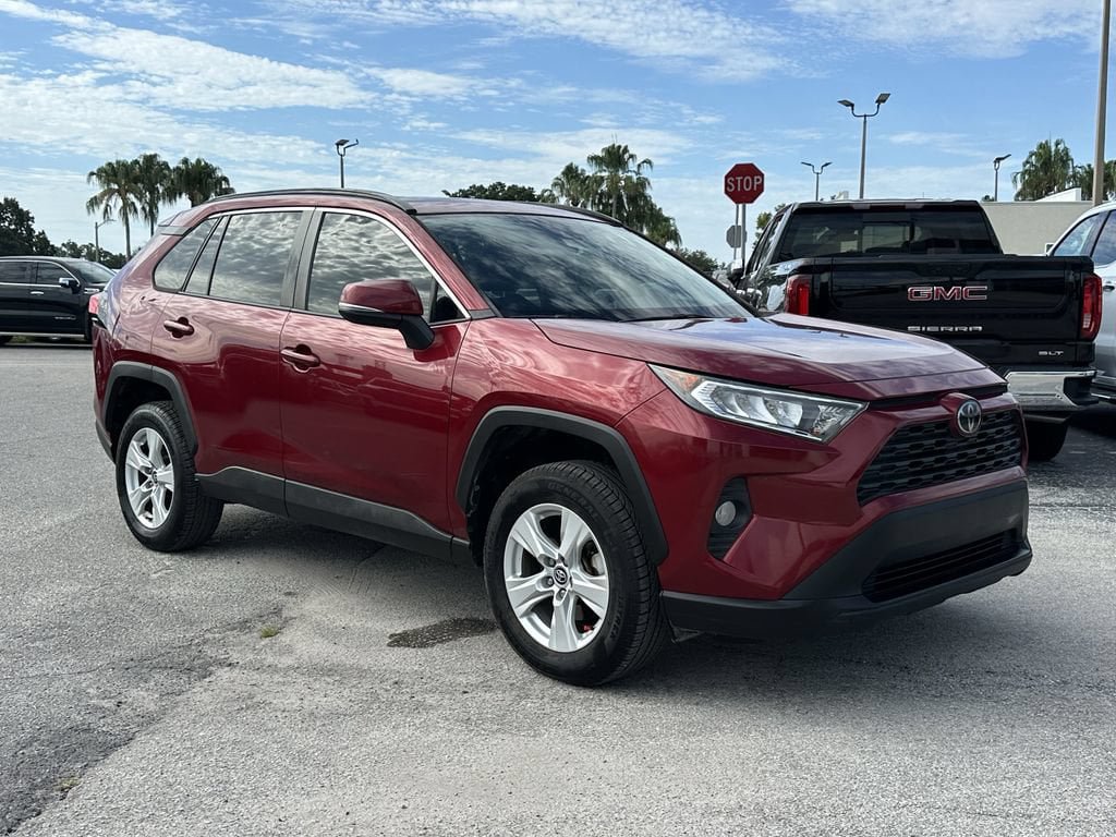 Used 2020 Toyota RAV4 XLE w/ Convenience Package FWD image 2