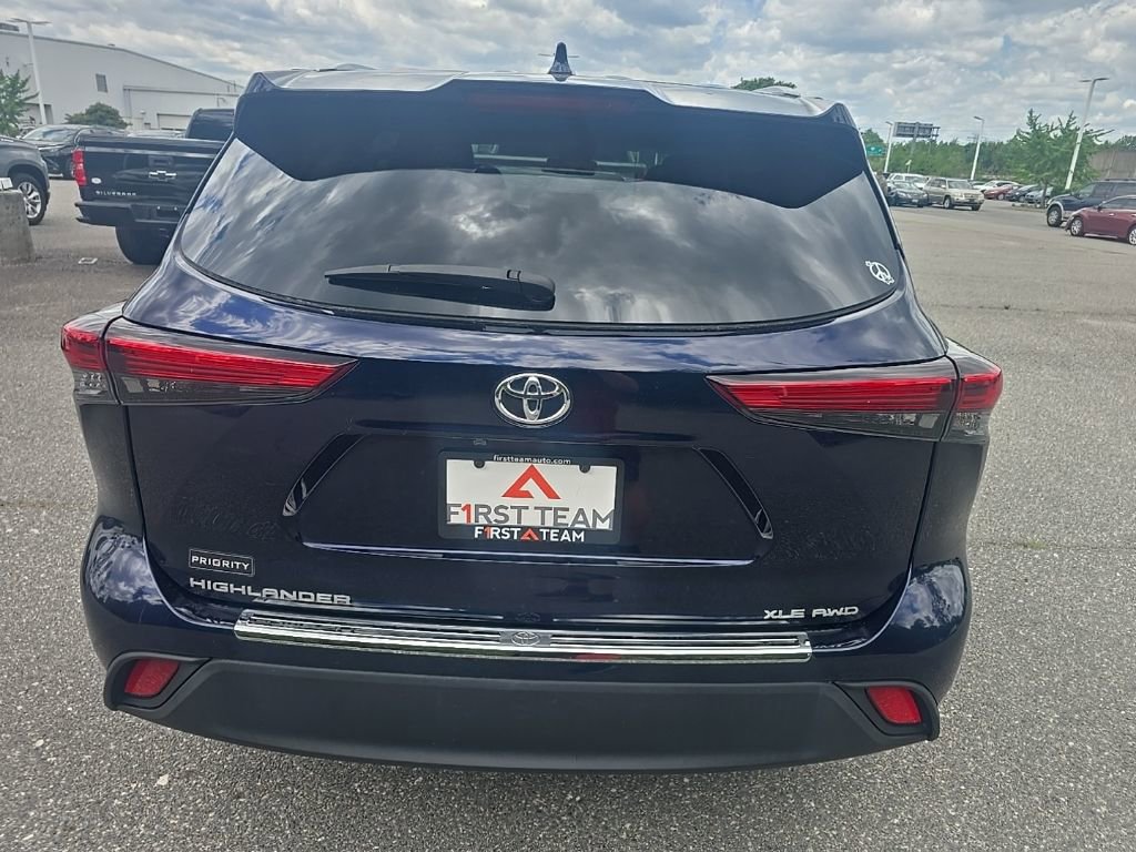Used 2023 Toyota Highlander XLE image 6