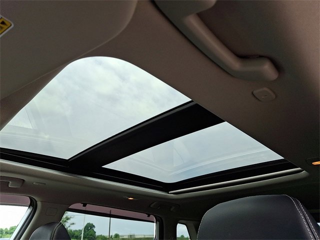 Used 2023 Nissan Rogue SL w/ SL Premium Package image 16