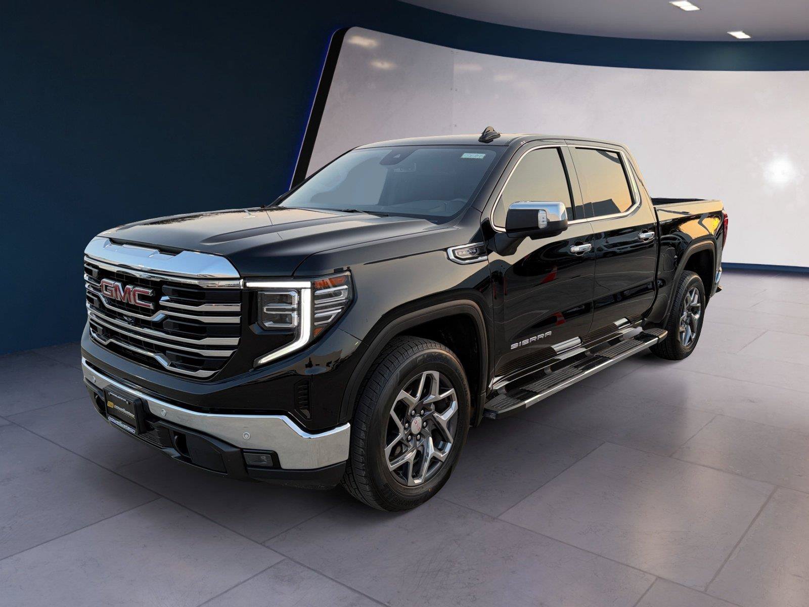 Used 2025 GMC Sierra 1500 SLT w/ SLT Premium Plus Package RWD image 1