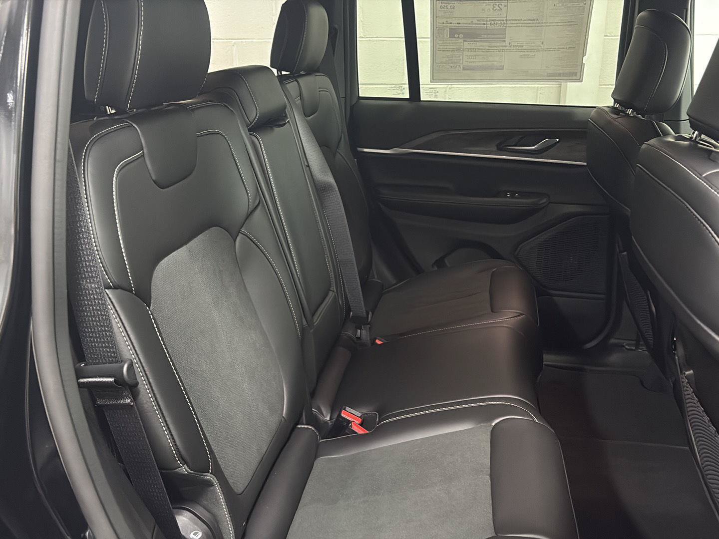 New 2026 Jeep Grand Cherokee Altitude AWD/4WD image 28
