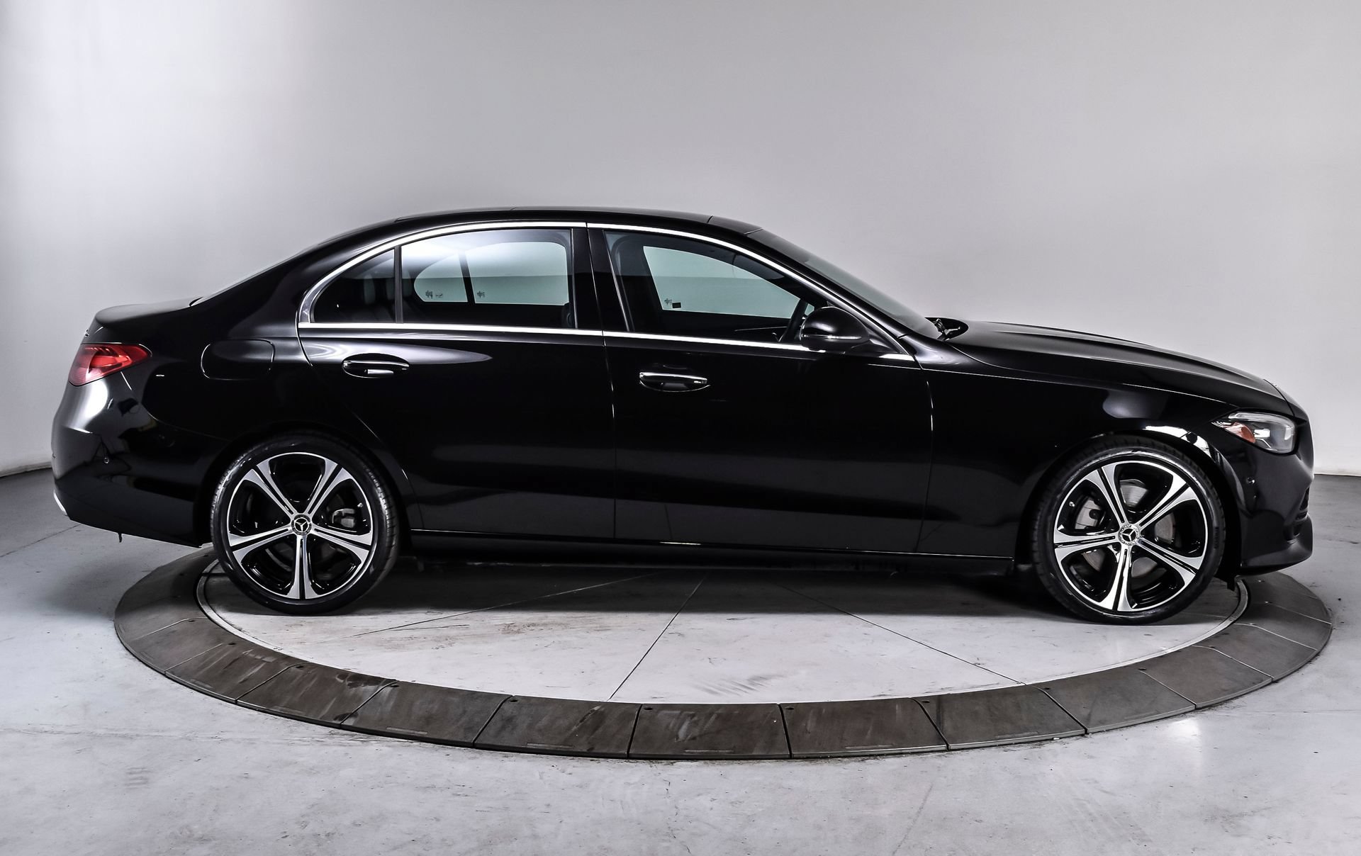 Used 2024 Mercedes-Benz C 300 4MATIC Sedan w/ Advanced USB Package image 7