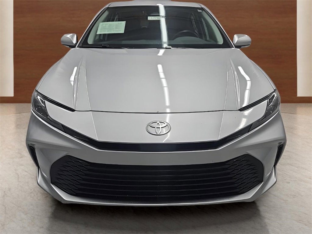 Used 2025 Toyota Camry LE image 9
