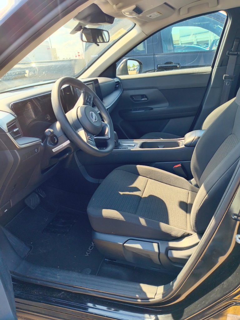 Used 2025 Nissan Kicks S FWD image 5