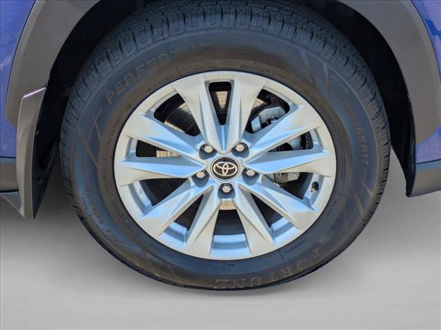 Used 2022 Toyota Corolla Cross LE AWD/4WD image 23