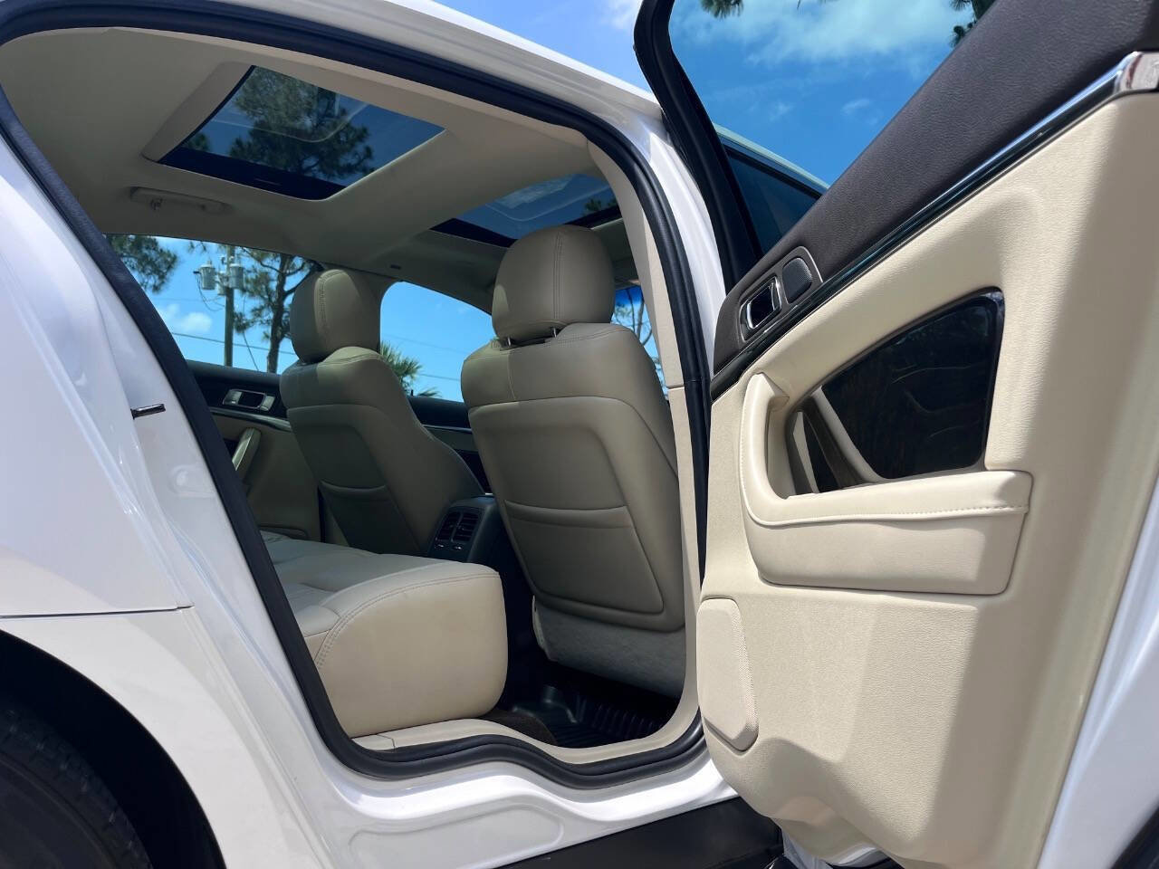 Used 2014 Lincoln MKS AWD w/ Equipment Group 201A image 22