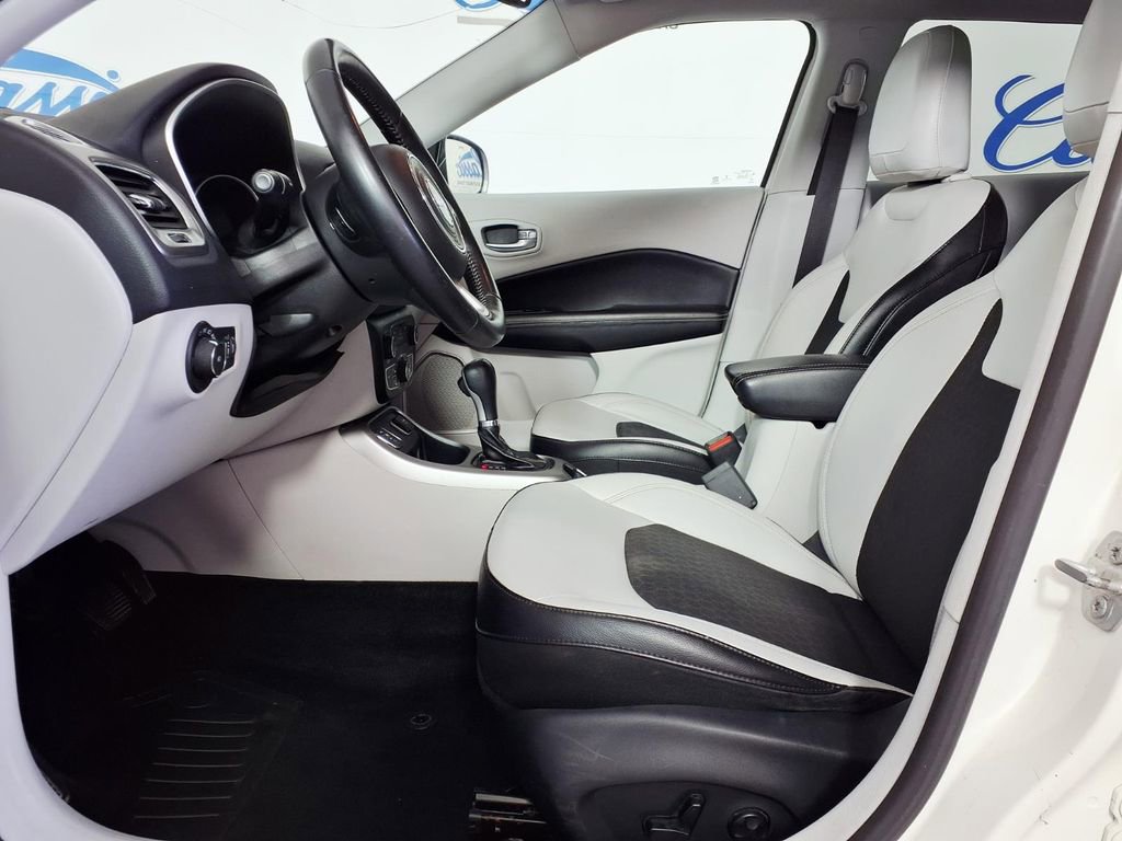 Used 2018 Jeep Compass Latitude w/ Popular Equipment Group FWD image 9