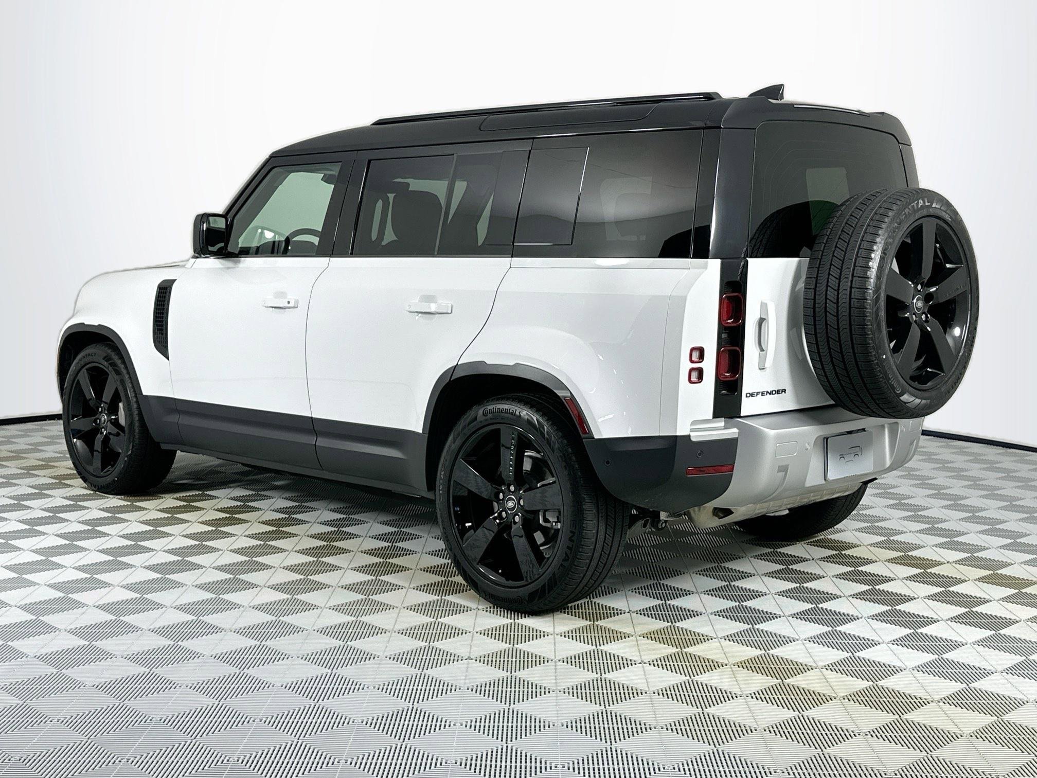 Used 2025 Land Rover Defender 110 S image 7