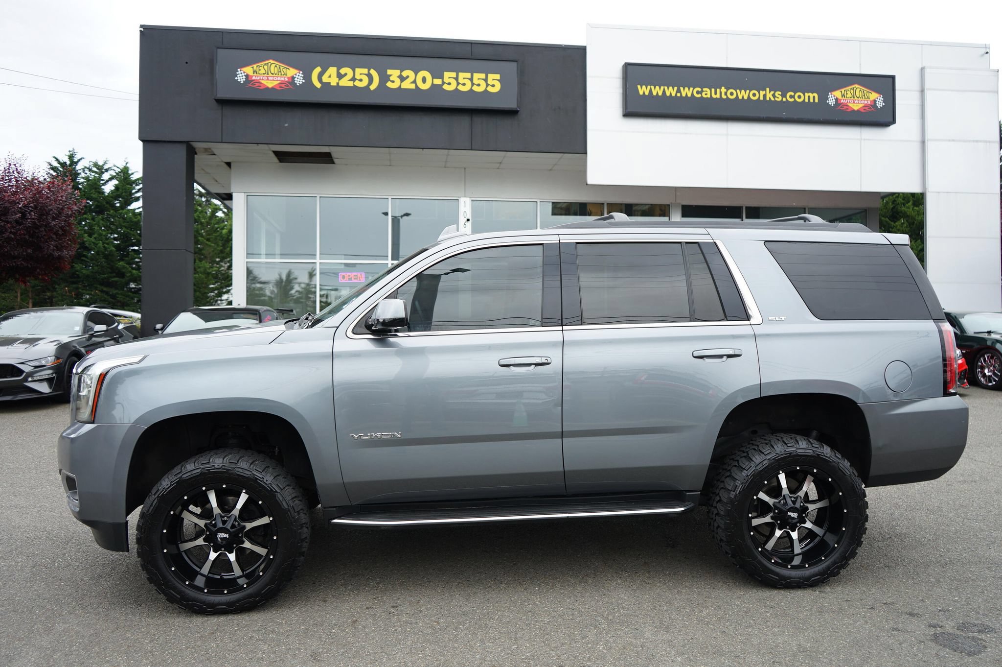 Used 2020 GMC Yukon SLT w/ Open Road Package AWD/4WD image 2