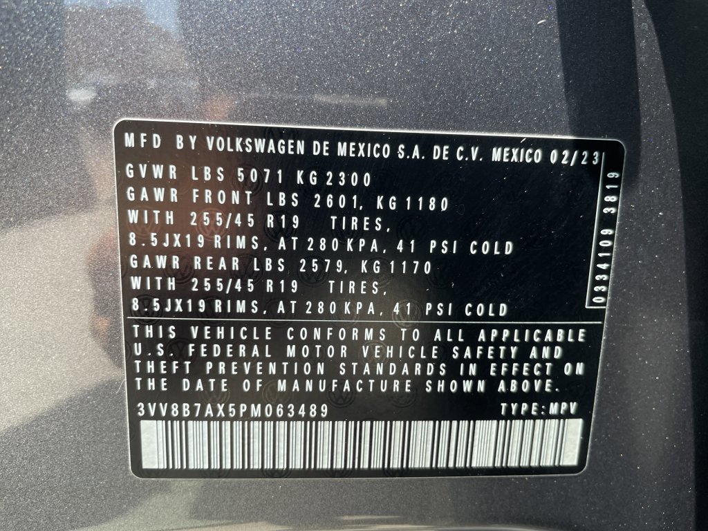 Used 2023 Volkswagen Tiguan SE R-Line image 57