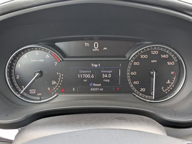 Used 2023 Cadillac XT4 Luxury w/ Cold Weather Package FWD image 33
