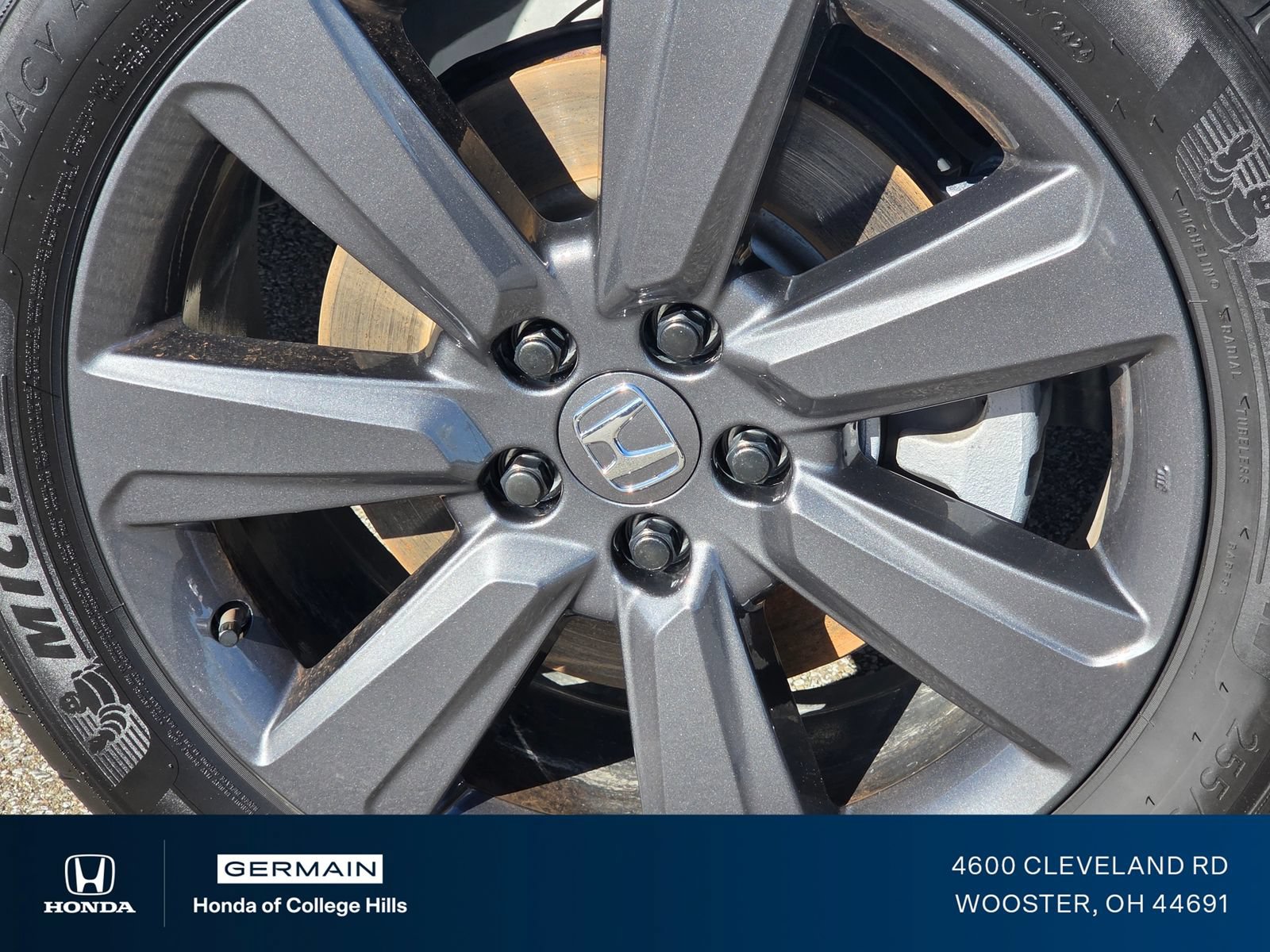 Used 2025 Honda Pilot Sport image 12