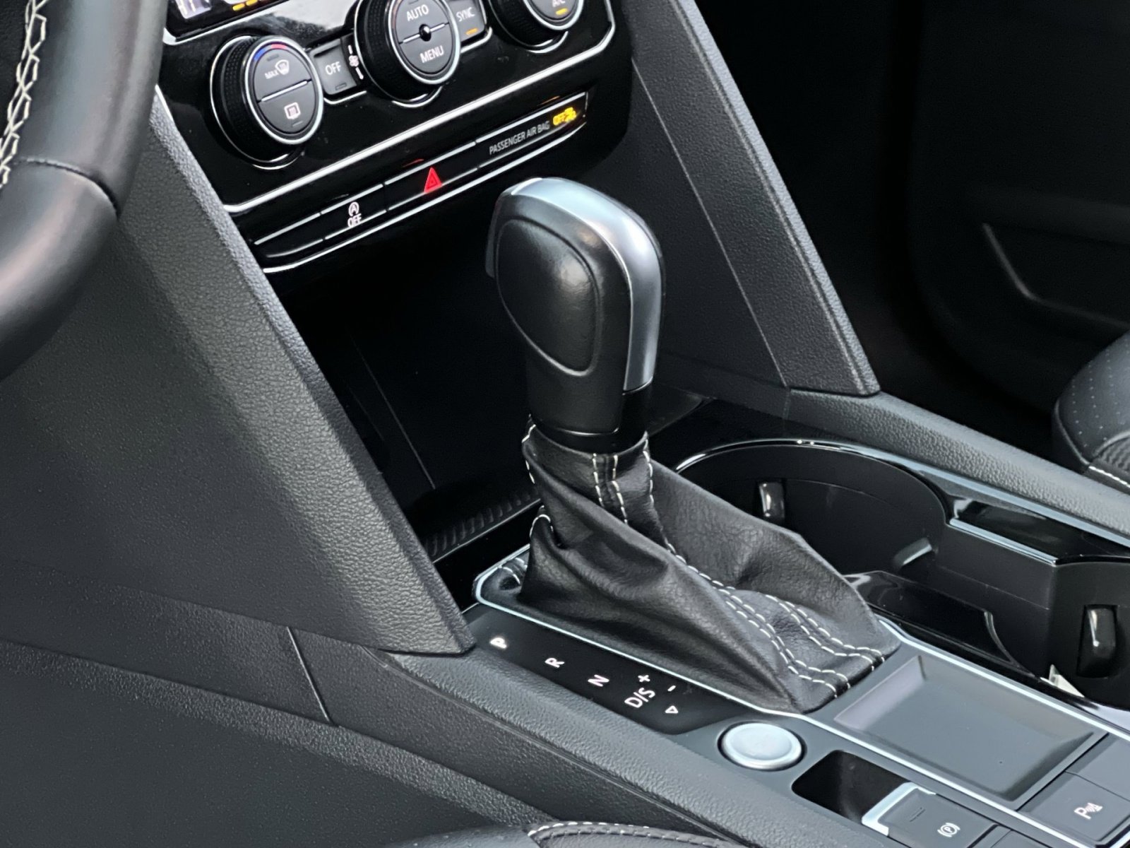 Used 2022 Volkswagen Atlas Cross Sport SE image 20