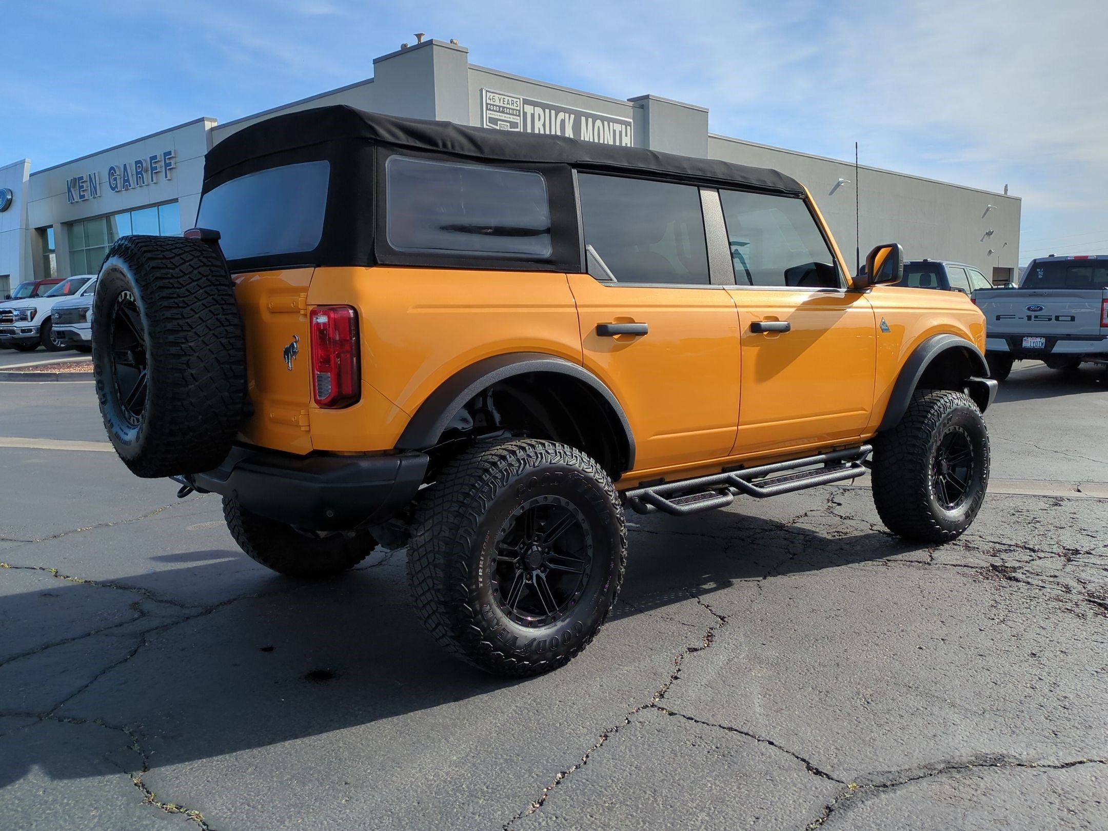 Used 2022 Ford Bronco Black Diamond image 3
