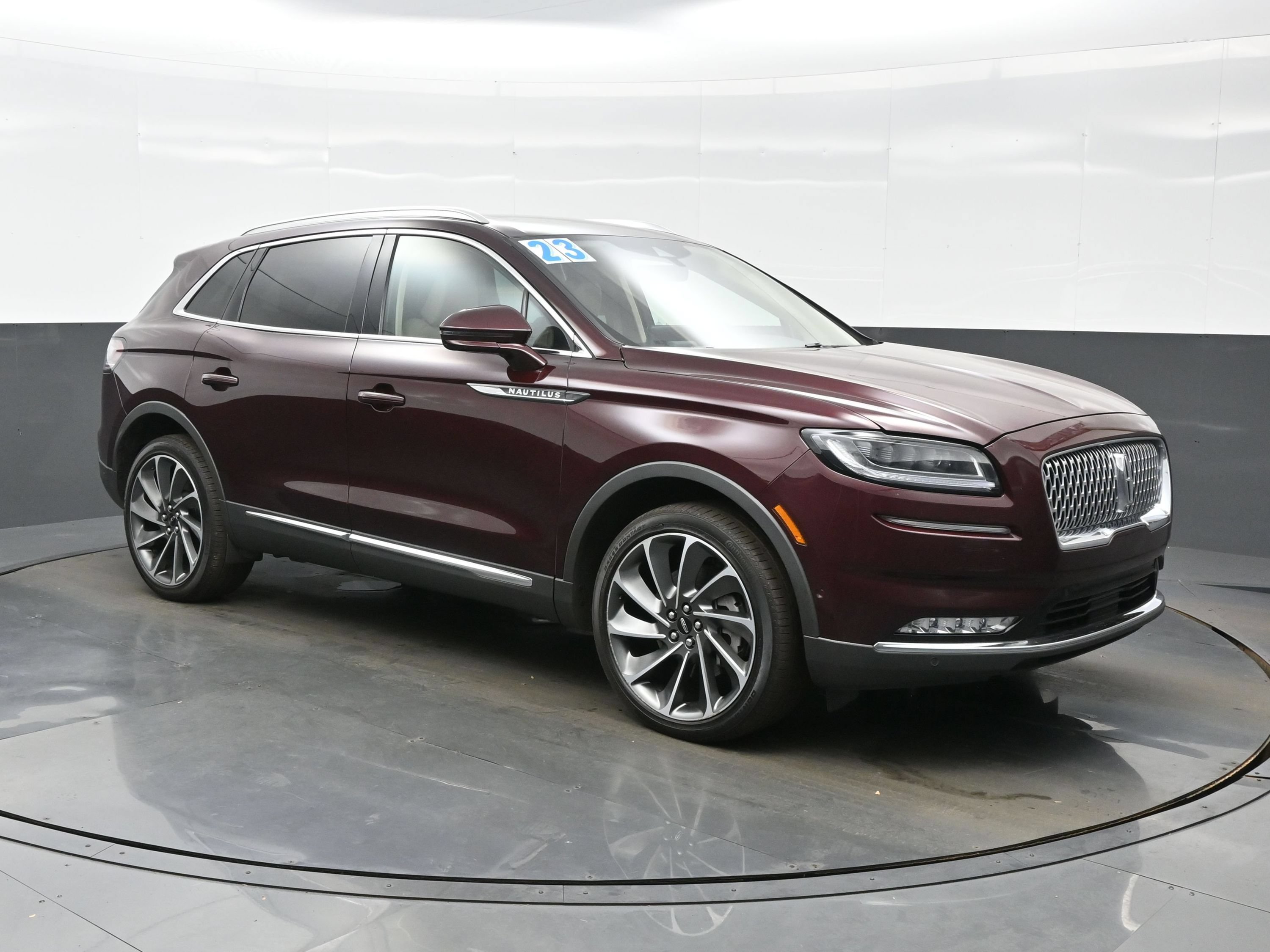 Used 2023 Lincoln Nautilus Reserve w/ Equipment Group 202A AWD/4WD image 8
