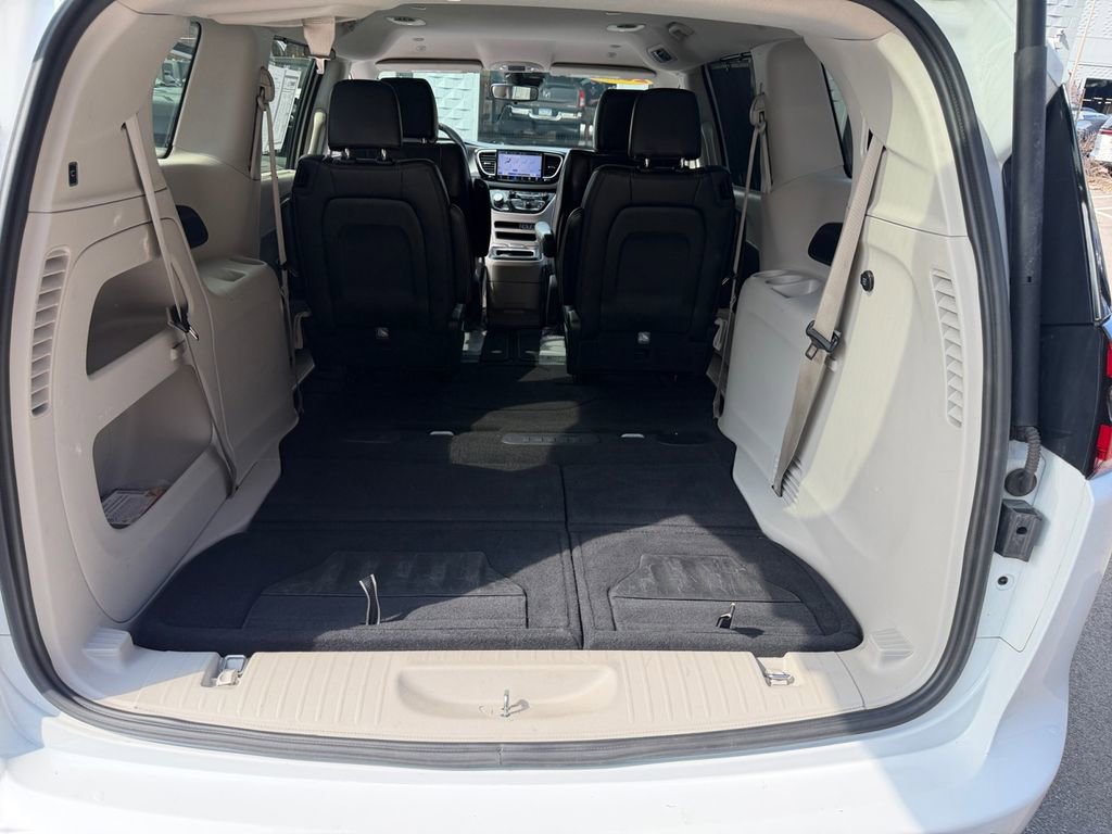Certified 2024 Chrysler Pacifica Touring-L image 36