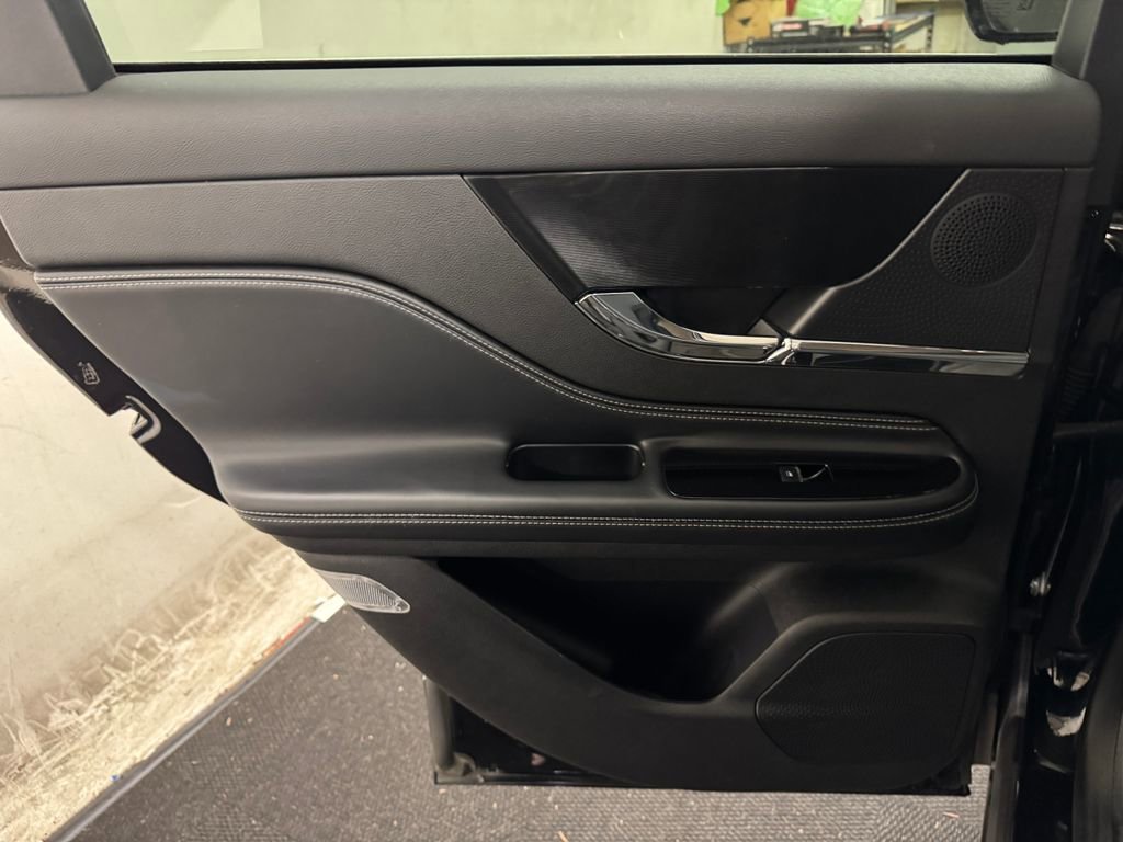 Used 2024 Lincoln Corsair Reserve w/ Equipment Group 201A image 16