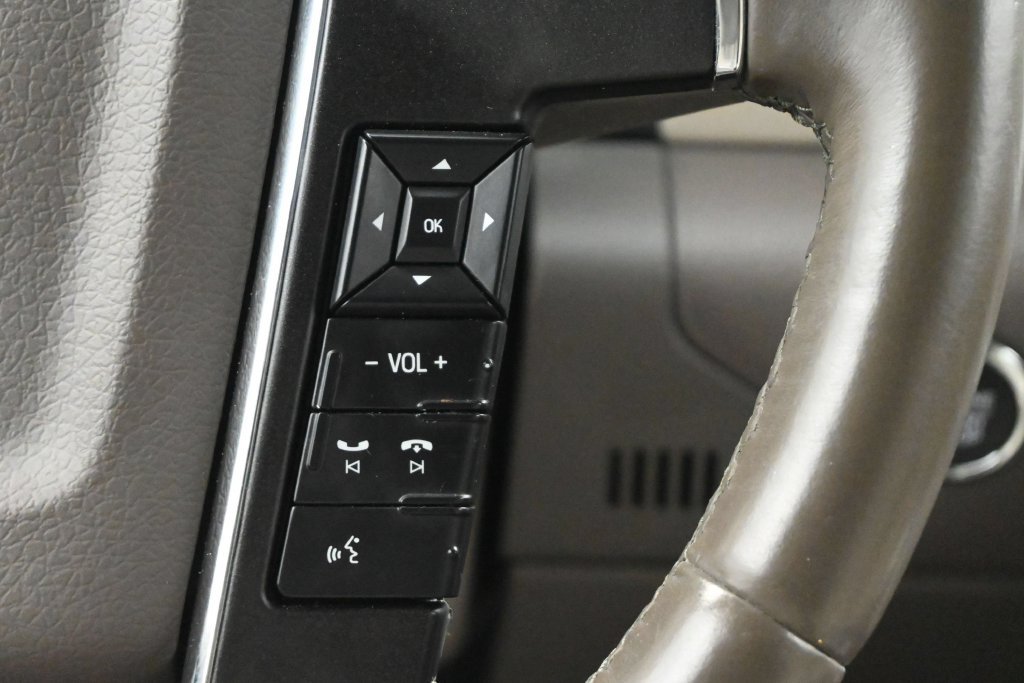 Used 2017 Lincoln Navigator Select RWD image 6